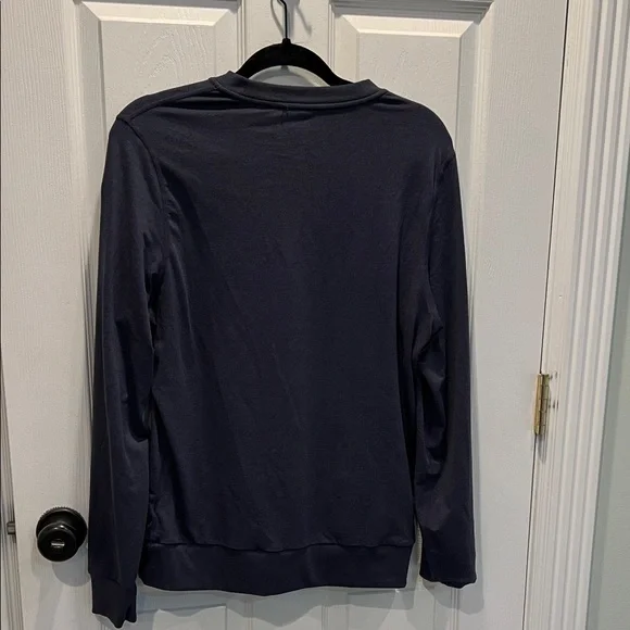 Vuori Men's Navy Crewneck Sweater like new! Only worn a few times! - Picture 5 of 5